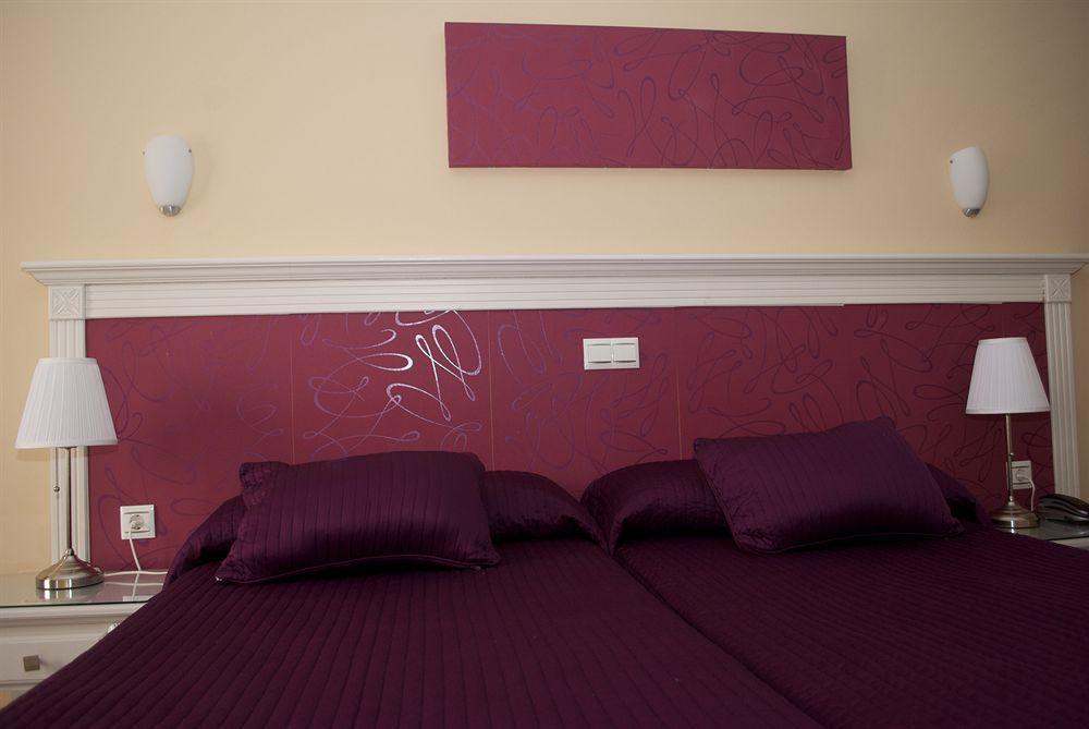 Apartamentos Plaza Cavana 5 Nerja Exterior photo
