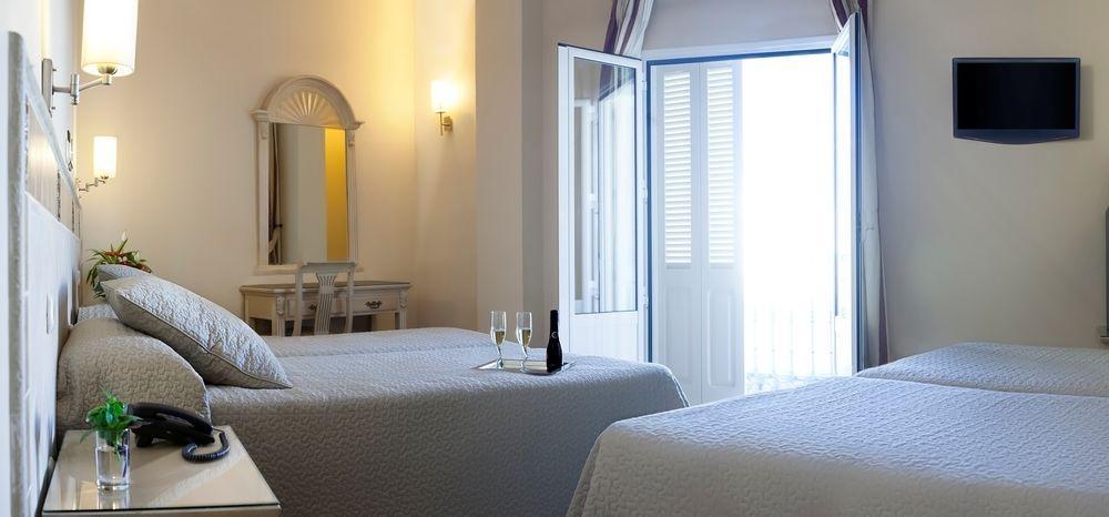 Apartamentos Plaza Cavana 5 Nerja Exterior photo