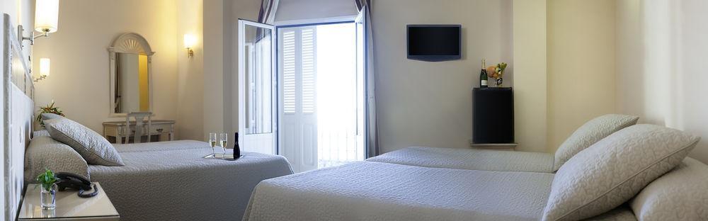 Apartamentos Plaza Cavana 5 Nerja Exterior photo