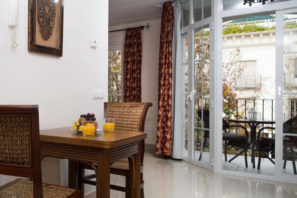 Apartamentos Plaza Cavana 5 Nerja Exterior photo