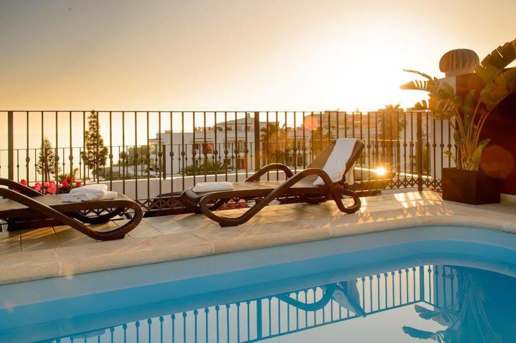 Apartamentos Plaza Cavana 5 Nerja Exterior photo